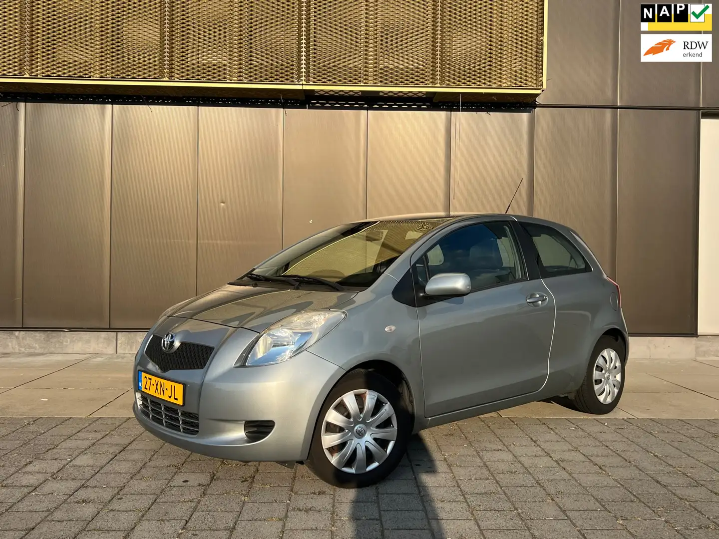 Toyota Yaris 1.3 VVTi Sol MMT Automaat | Airco | Invalide | NAP Grau - 1