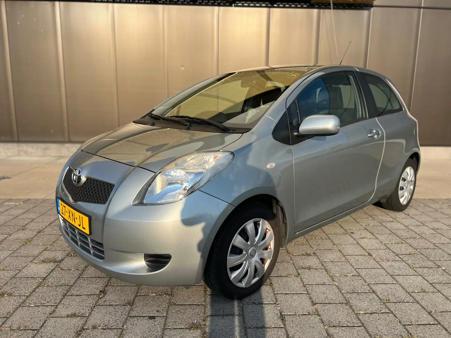 Toyota Yaris 1.3 VVTi Sol MMT Automaat | Airco | Invalide | NAP Grau - 2
