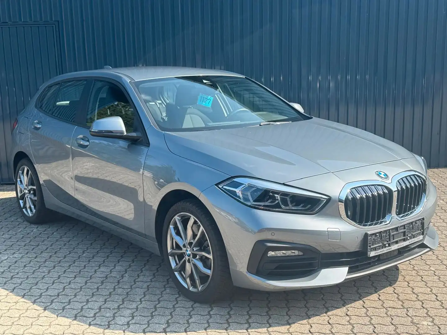 BMW 120 i Aut. 5-Türer/ Lenkradheiz/HiFi/18"M-Räder Grau - 2