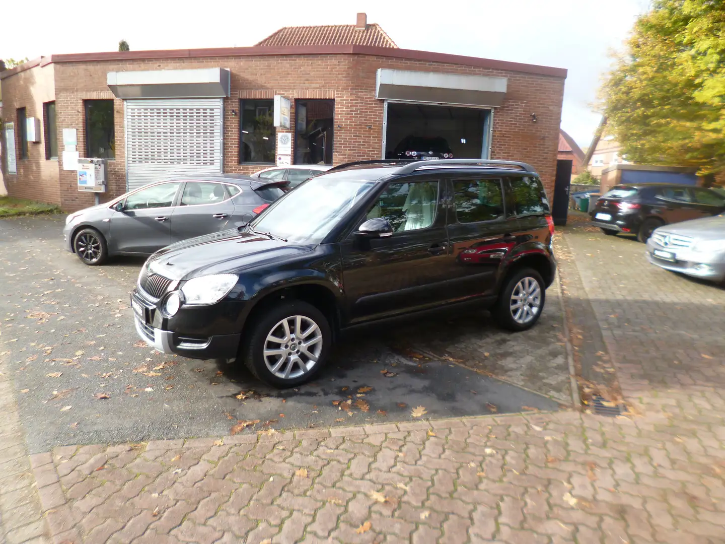 Skoda Yeti Yeti 1.2 TSI DSG SHZ,PDC,Allwetterbereifung - 1