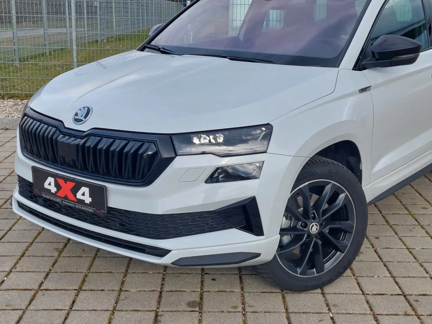 Skoda Karoq Sportline 2,0 TDI 4x4 DSG Weiß - 2