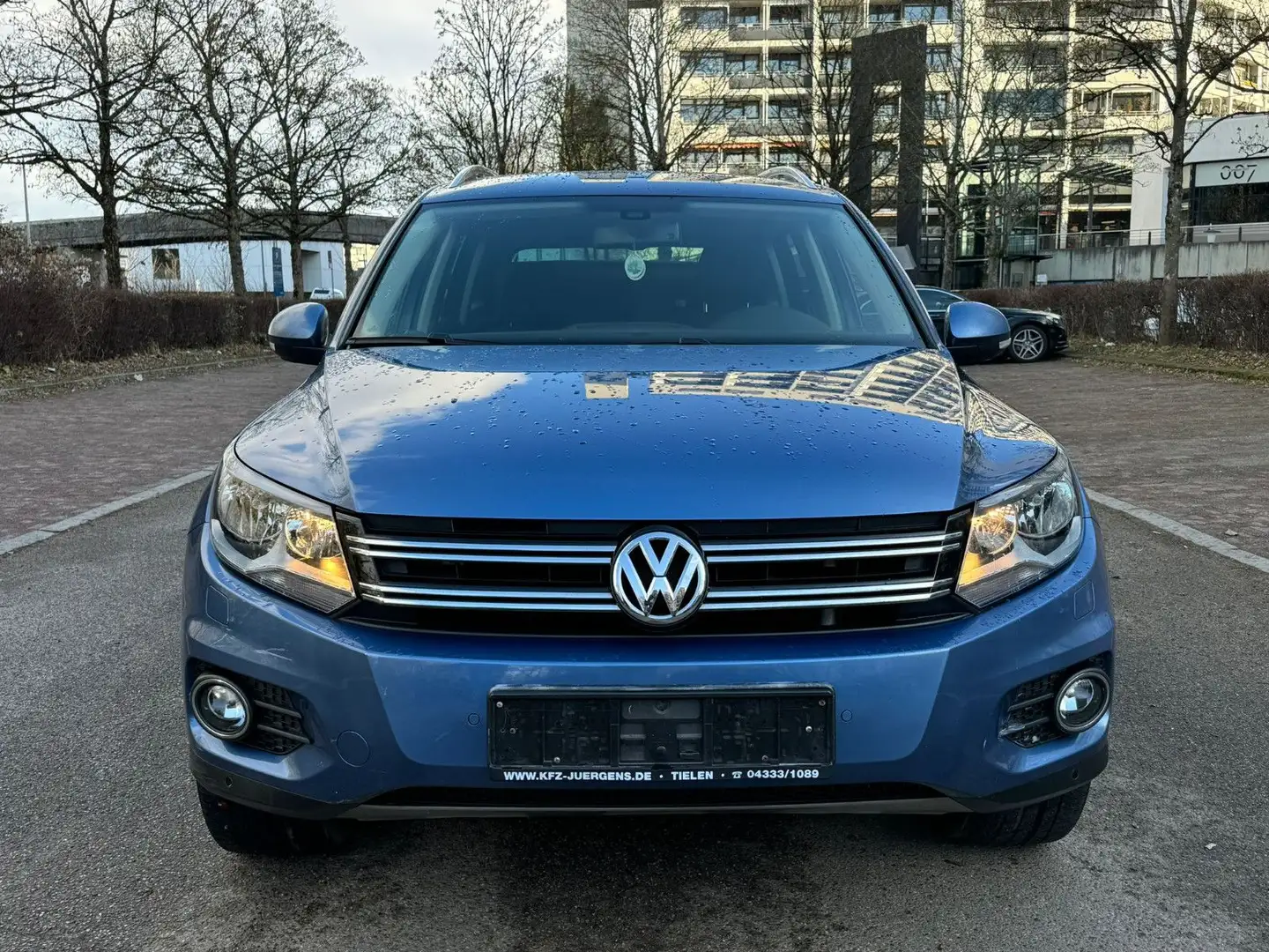 Volkswagen Tiguan 2.0 TDI 4Motion Automatik DSG Allrad Blau - 2