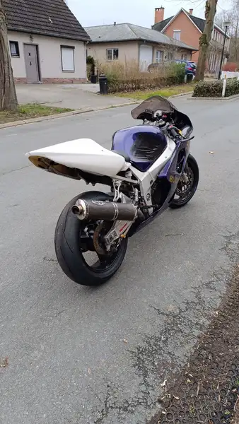 Suzuki GSX-R 750 - foto 4