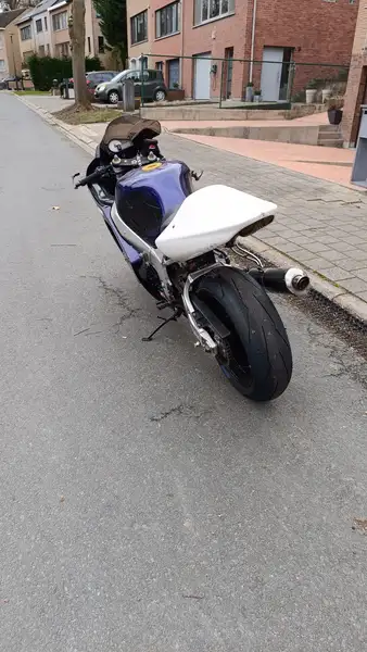 Suzuki GSX-R 750 - foto 3