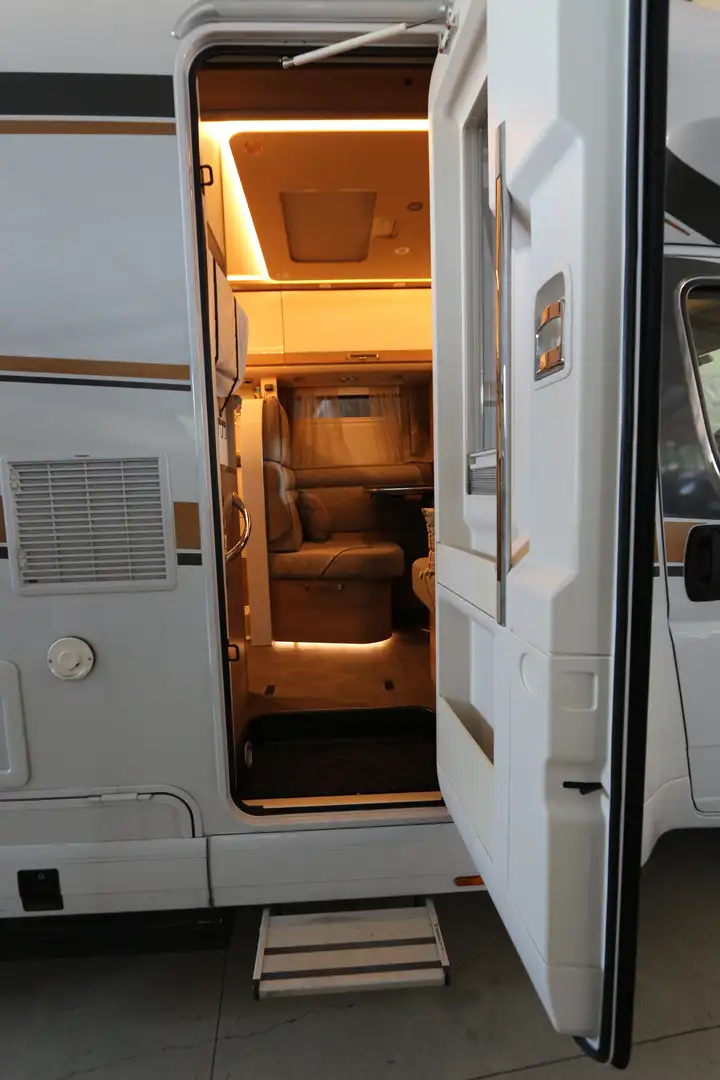 Caravans-Wohnm Carthago Malibu T 440 LE - 2