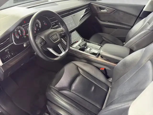 Audi Q8 view 6