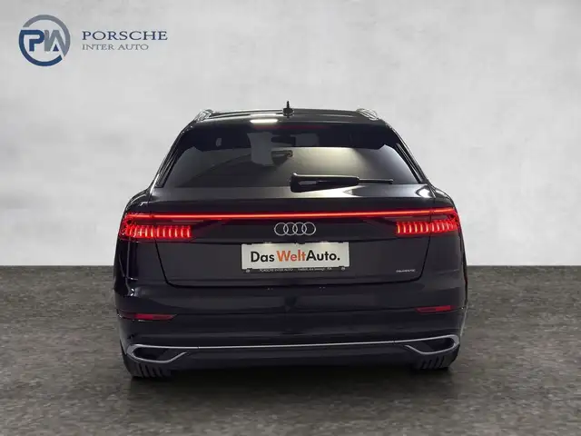 Audi Q8 view 5