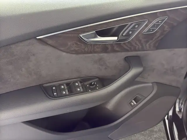 Audi Q8 view 15