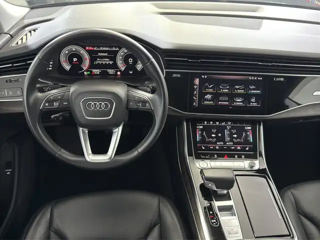 Audi Q8 view 7
