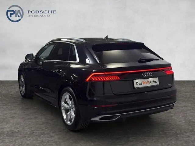 Audi Q8 view 4