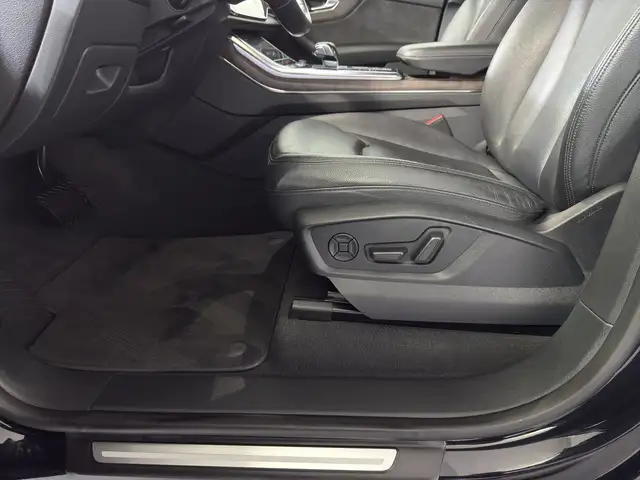 Audi Q8 view 13