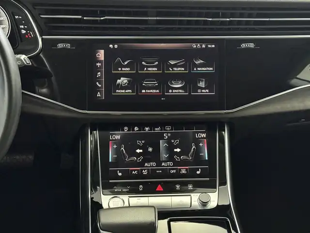 Audi Q8 view 11
