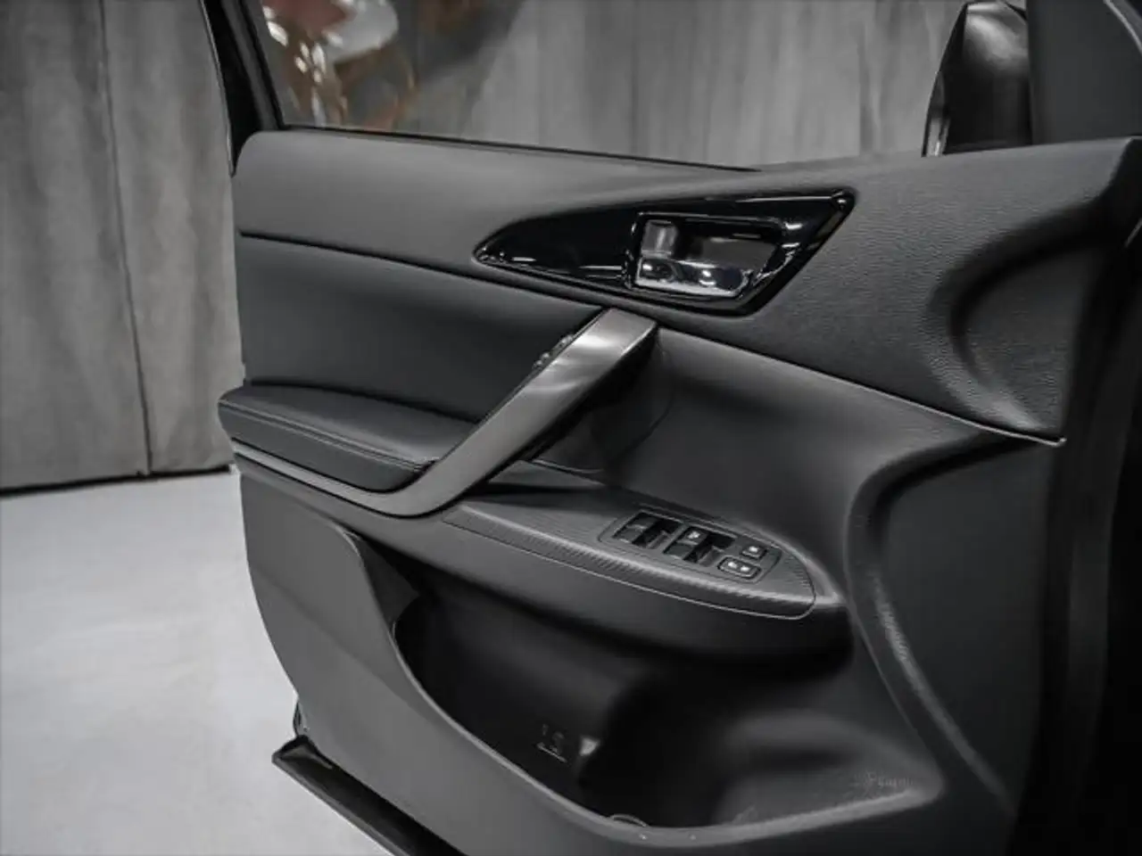 Mitsubishi Eclipse Cross снимка Mitsubishi Eclipse Cross
