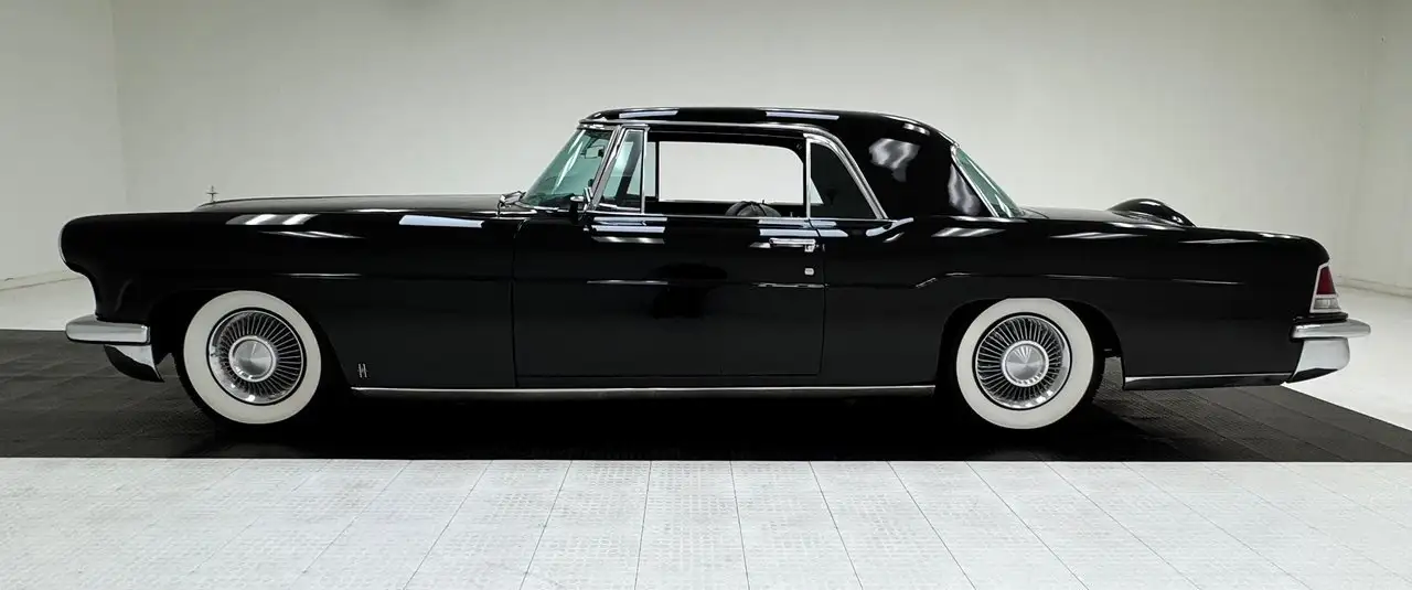 Lincoln Mark II 2 Door Sport Coupe, foto 2