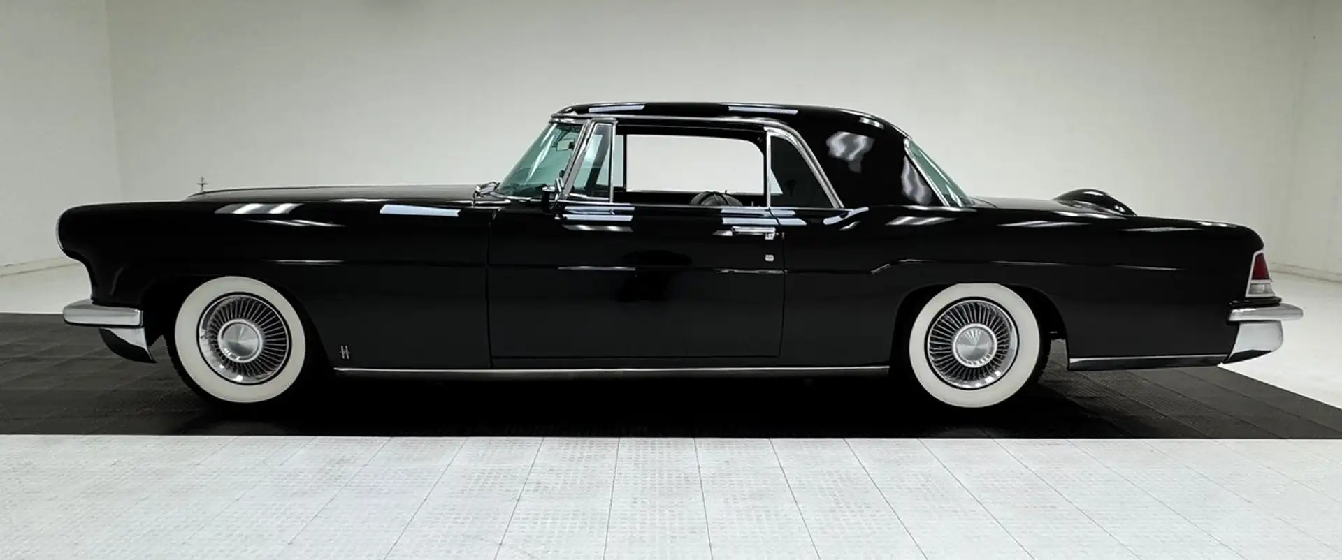 Lincoln Mark II 2 Door Sport Coupe Schwarz - 2