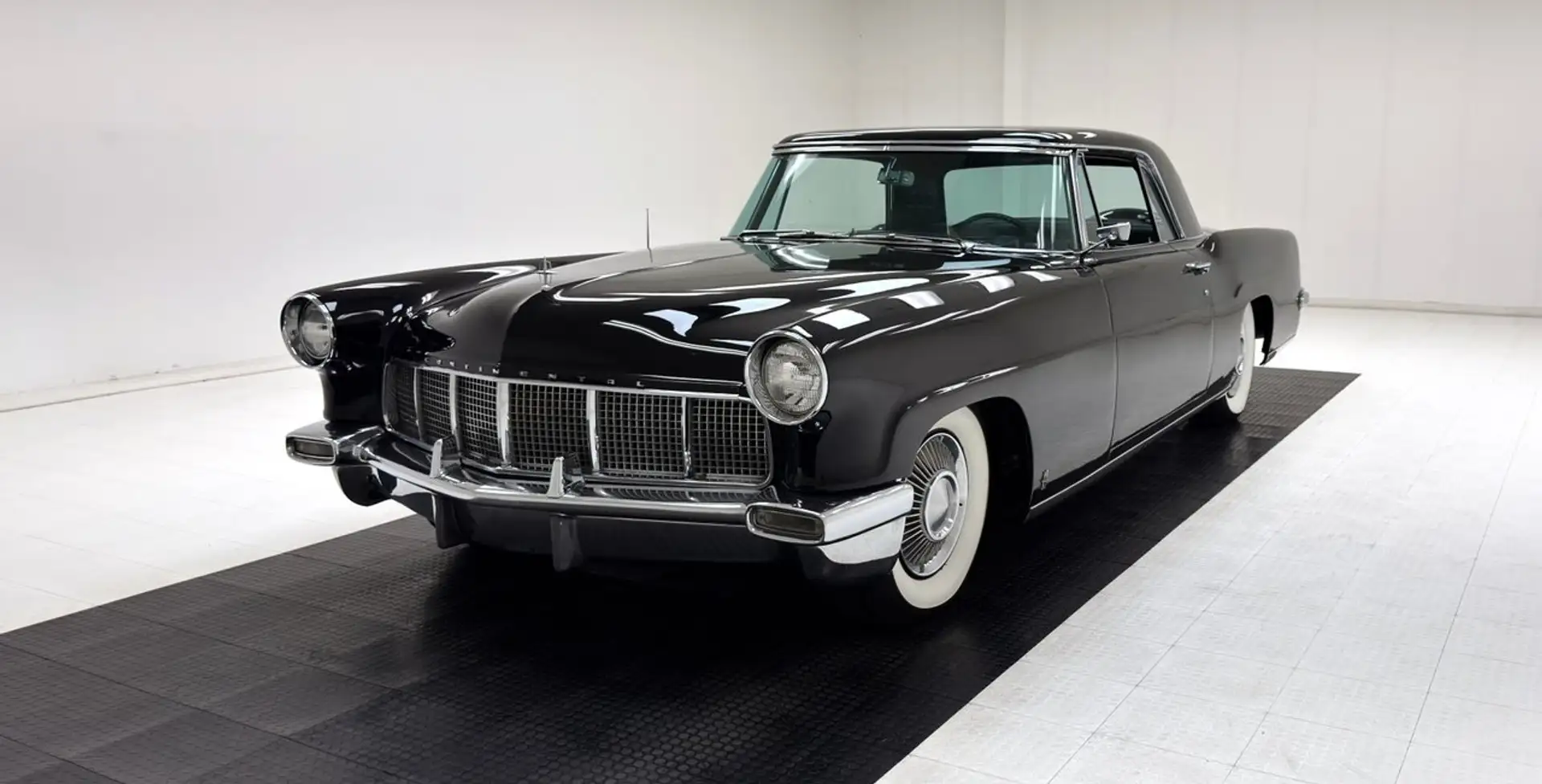 Lincoln Mark II 2 Door Sport Coupe Schwarz - 1