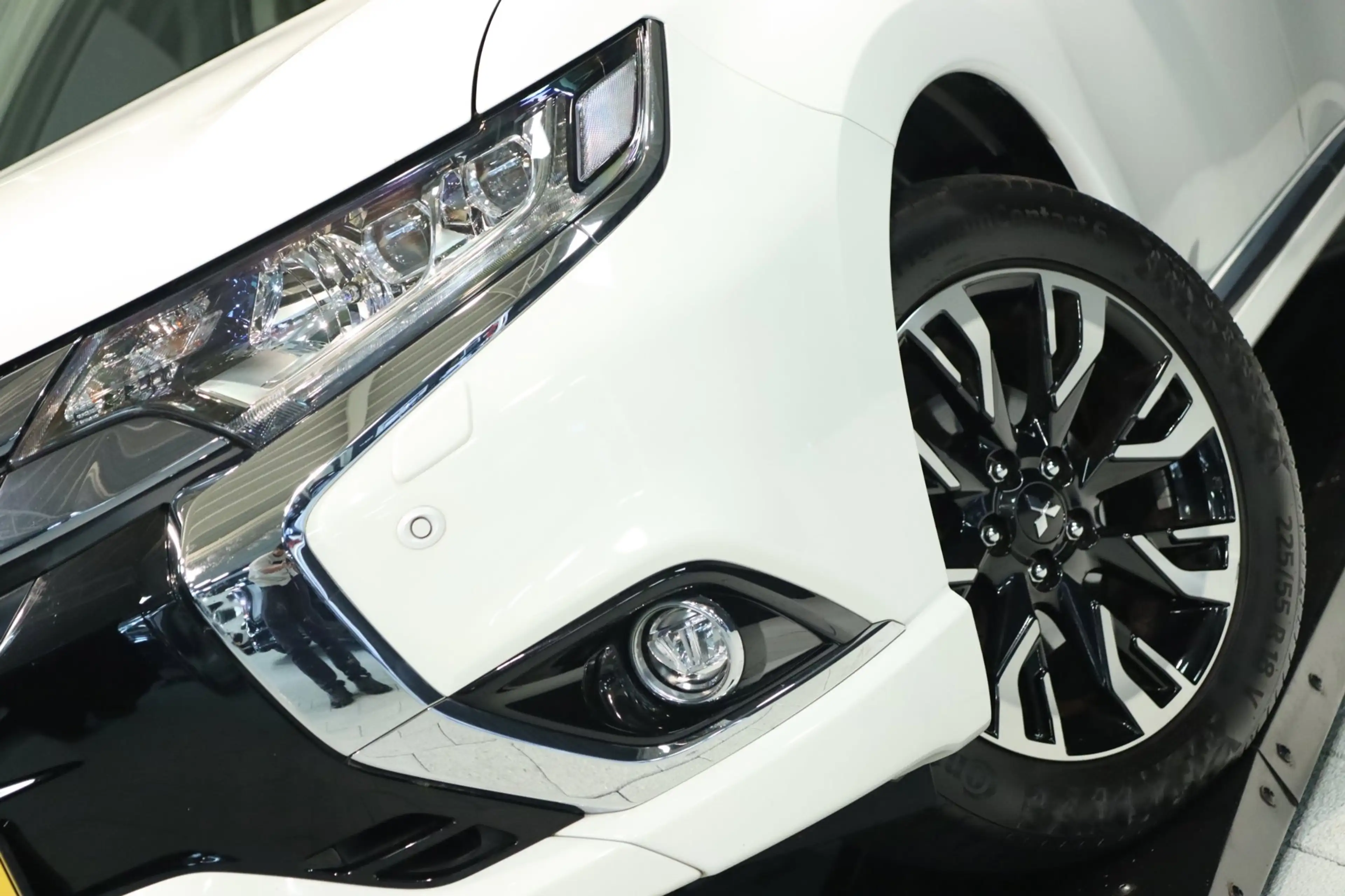 Mitsubishi Outlander 2.0 PHEV Premium / PANO / 360 / KEYLESS / STUUR+ST — photo 2