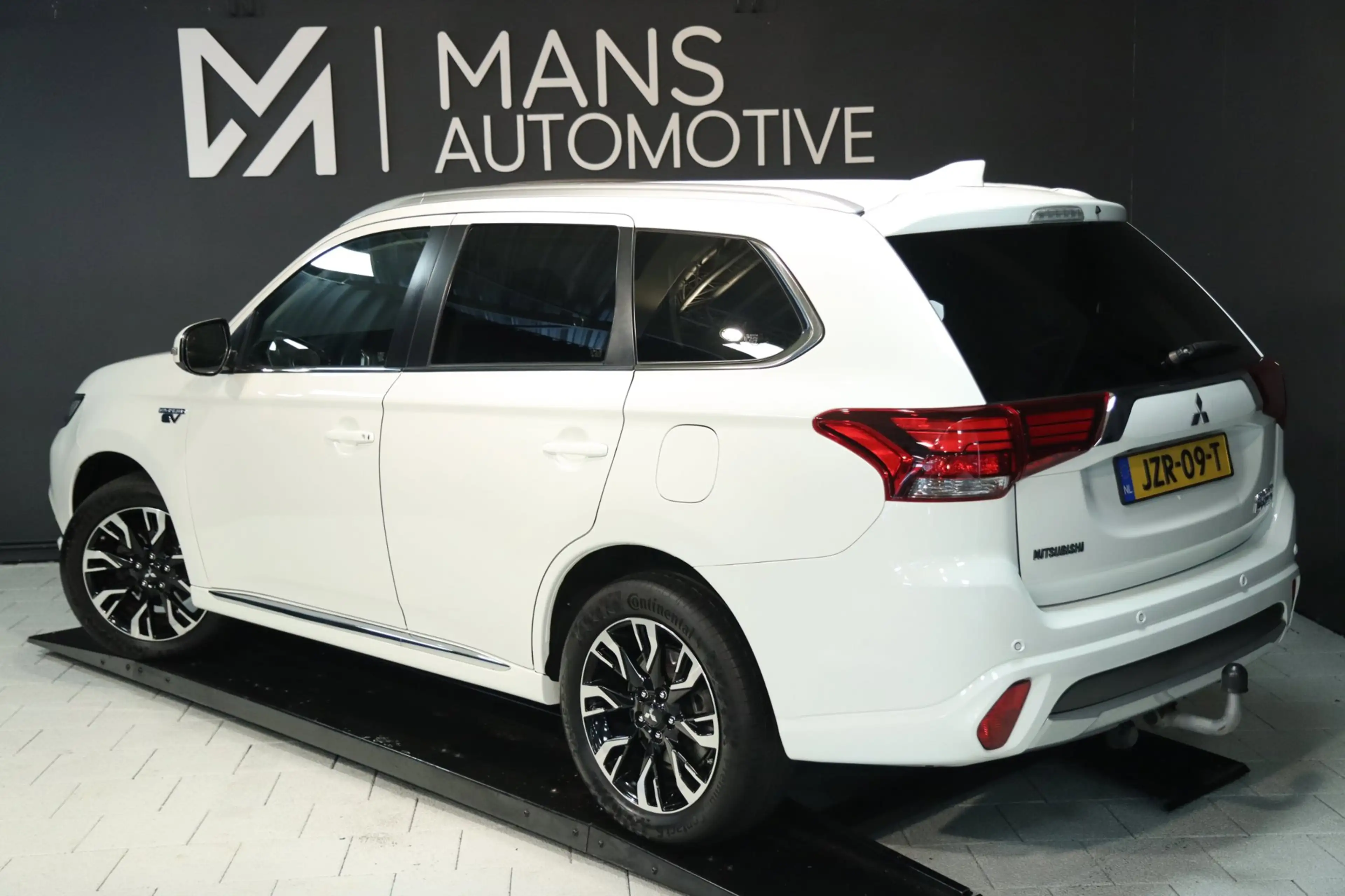 Mitsubishi Outlander 2.0 PHEV Premium / PANO / 360 / KEYLESS / STUUR+ST — photo 5