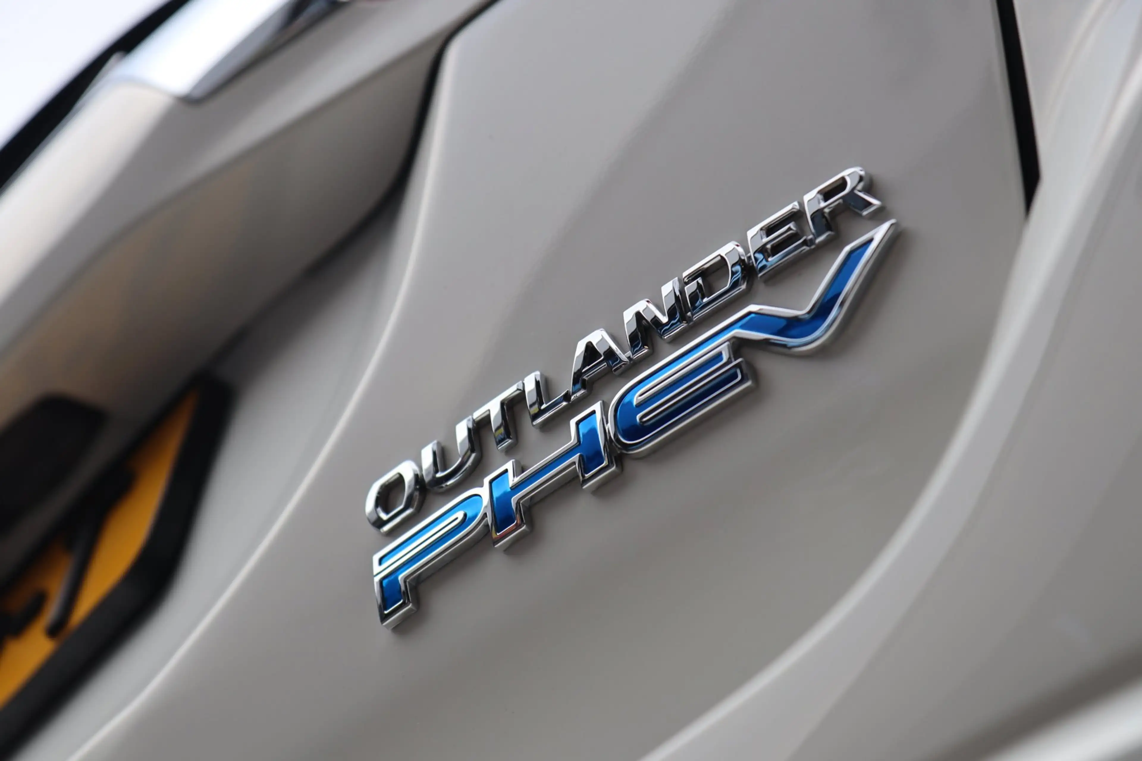 Mitsubishi Outlander 2.0 PHEV Premium / PANO / 360 / KEYLESS / STUUR+ST — photo 15