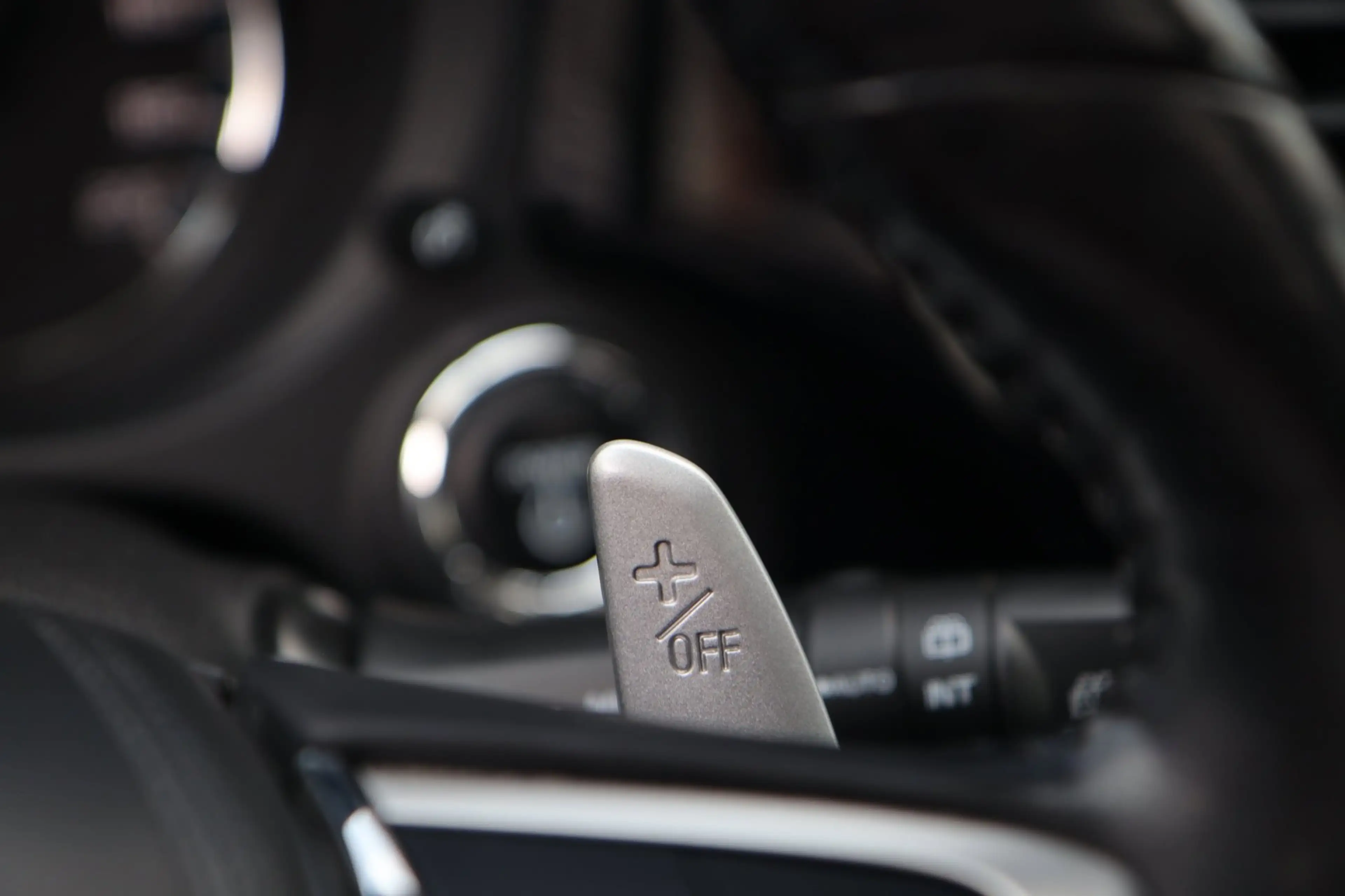 Mitsubishi Outlander 2.0 PHEV Premium / PANO / 360 / KEYLESS / STUUR+ST — photo 11