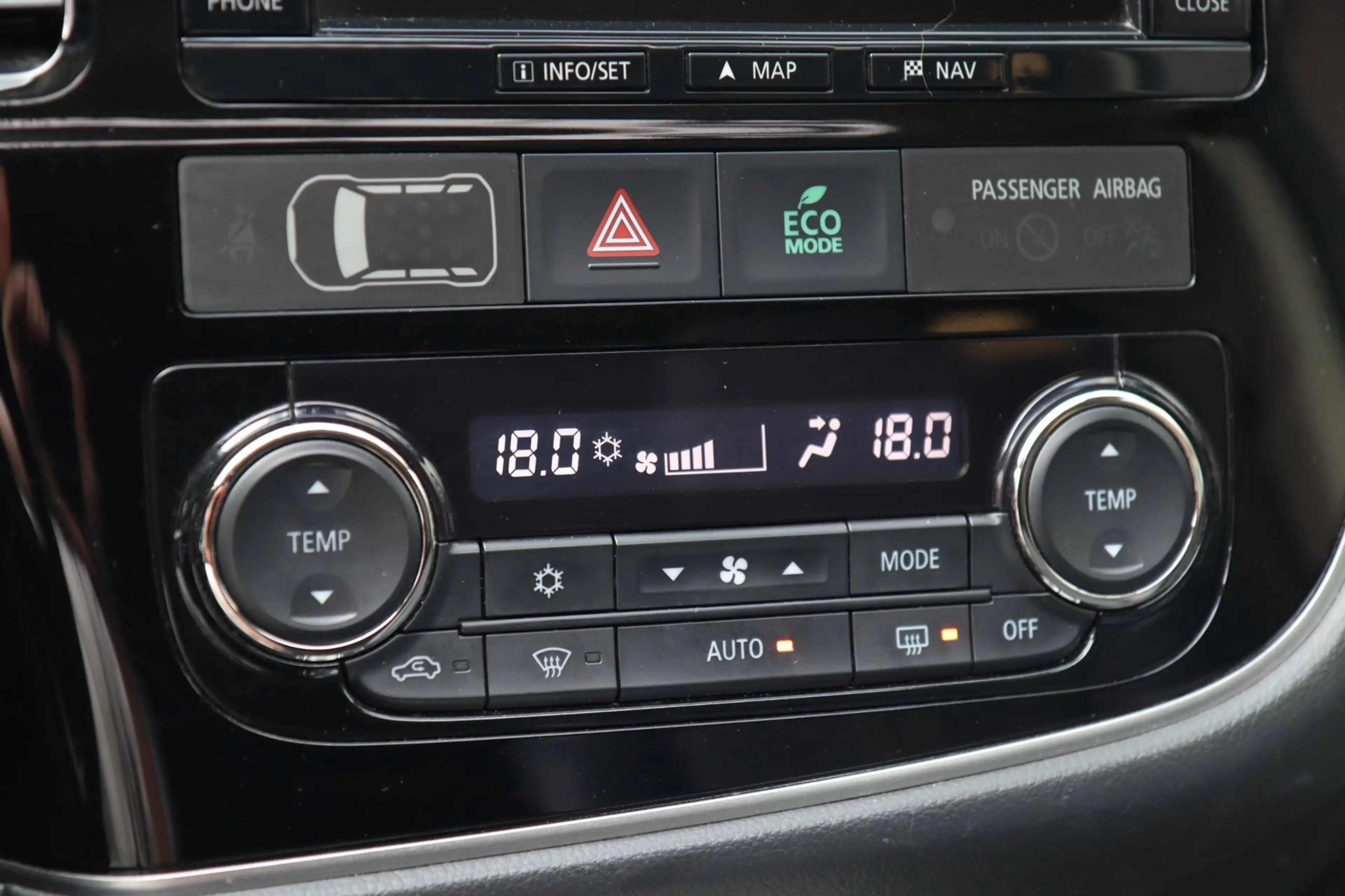 Mitsubishi Outlander 2.0 PHEV Premium / PANO / 360 / KEYLESS / STUUR+ST — photo 12