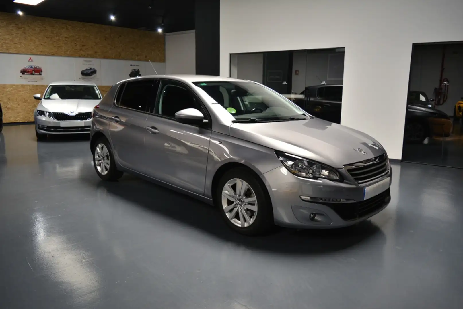 Peugeot 308 1.6 BlueHDi Style 120 Šedá - 2