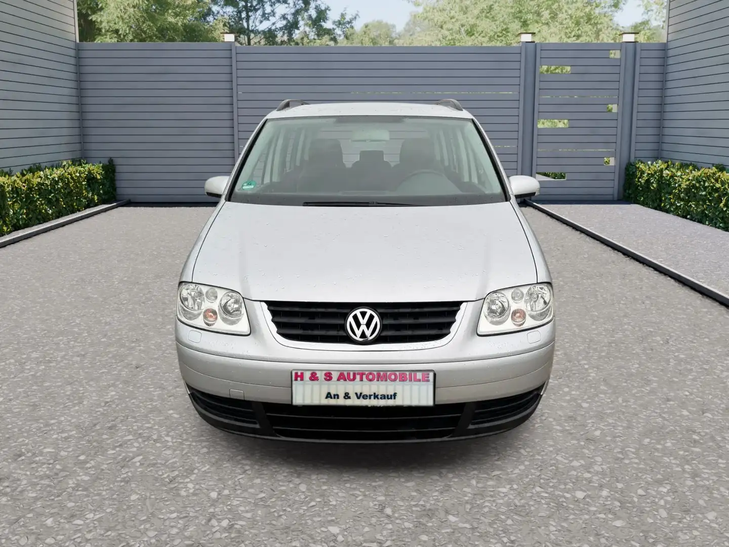 Volkswagen Touran 1.6 FSI Trendline Gris - 2