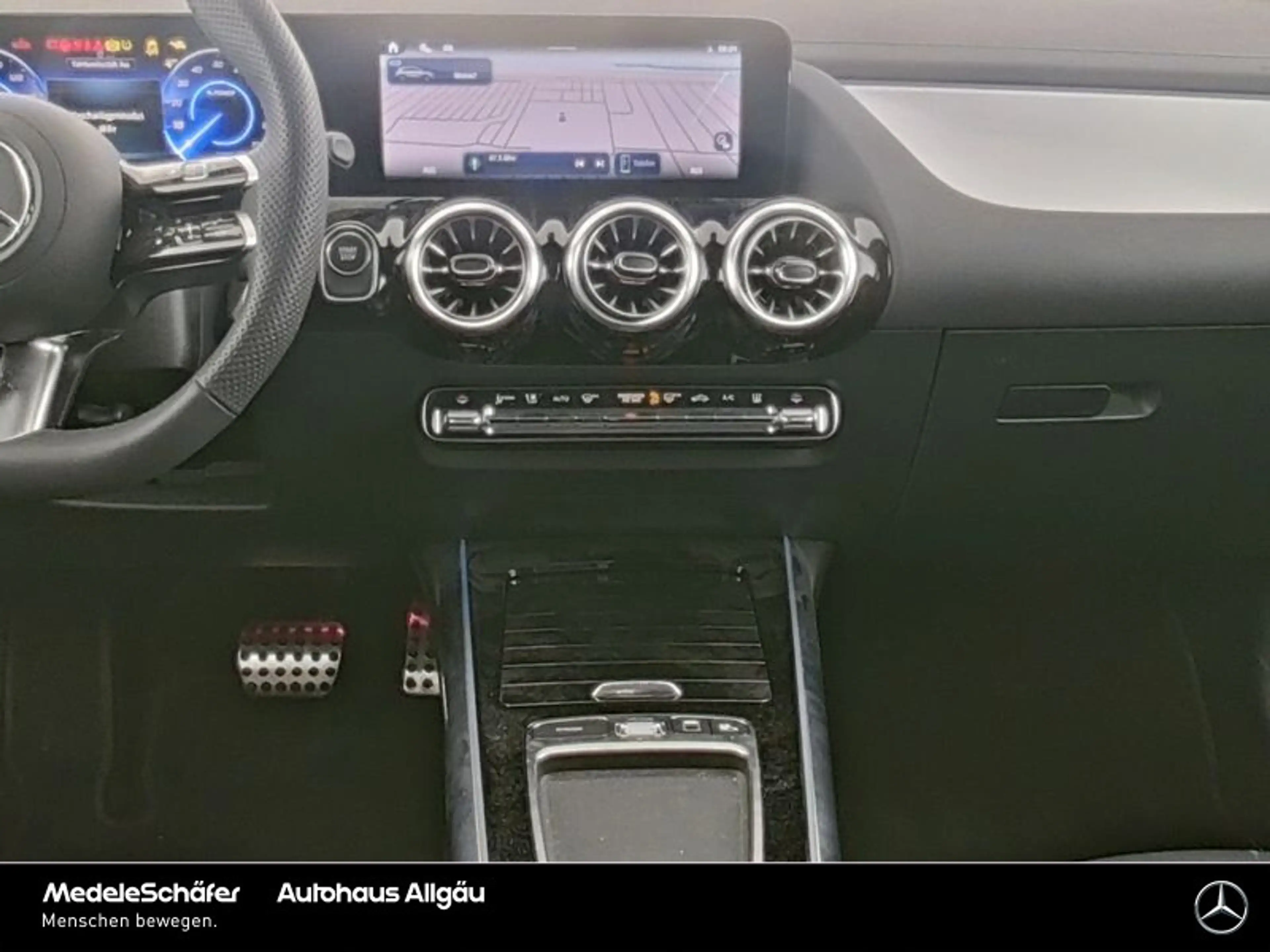 Mercedes-Benz EQA 250 EQA 250+ AMG Night LEDER Vorr.-Distronic AMG Line — photo 4