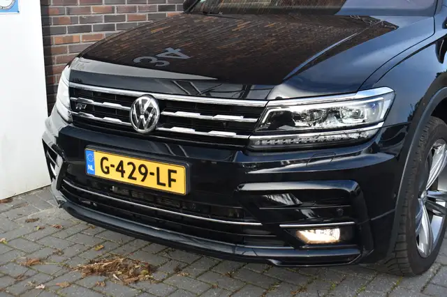 Volkswagen Tiguan Allspace view 10