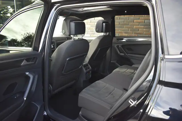 Volkswagen Tiguan Allspace view 6