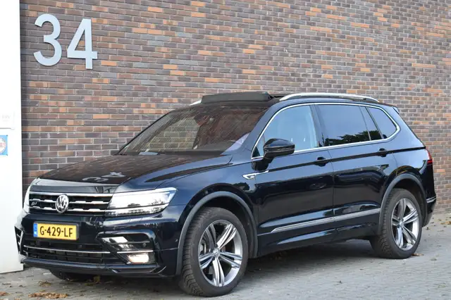 Volkswagen Tiguan Allspace view 2