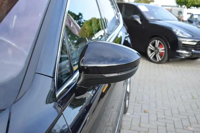 Volkswagen Tiguan Allspace view 13