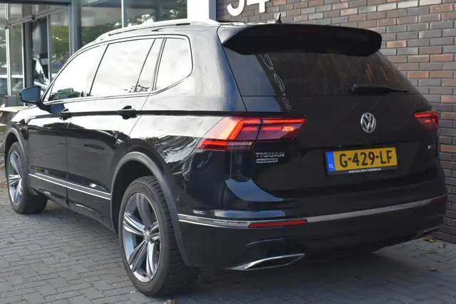 Volkswagen Tiguan Allspace view 3