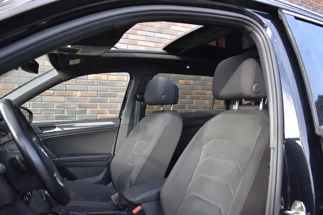 Volkswagen Tiguan Allspace view 5