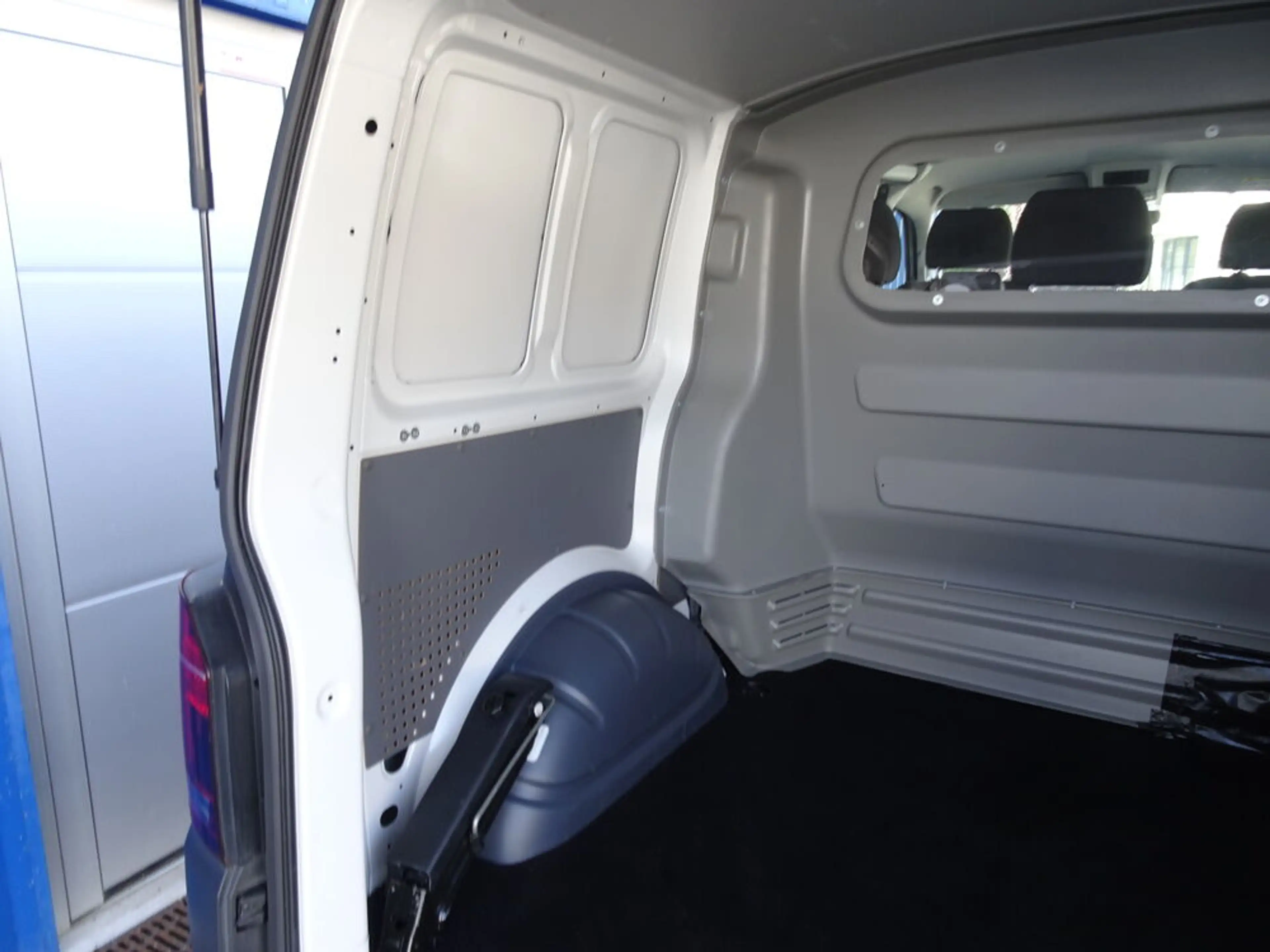 Volkswagen T6.1 Transporter /Doka KR 2,0 TDI 5-Sitze — photo 12