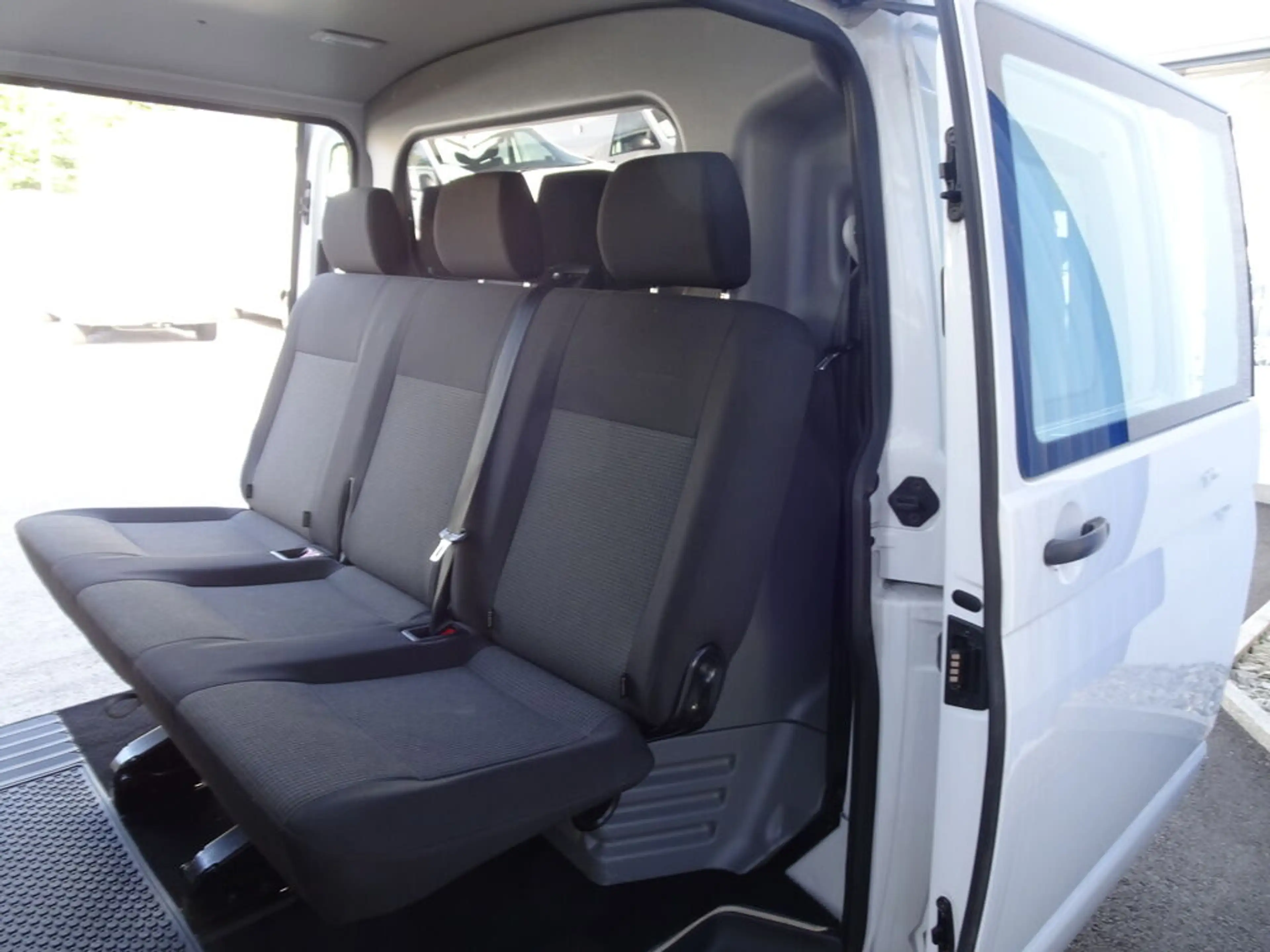 Volkswagen T6.1 Transporter /Doka KR 2,0 TDI 5-Sitze — photo 11