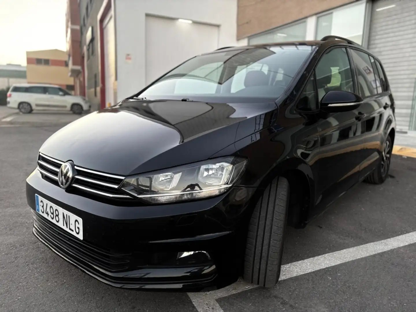 Volkswagen Touran 2.0TDI CR BMT Advance DSG 110kW Negro - 2