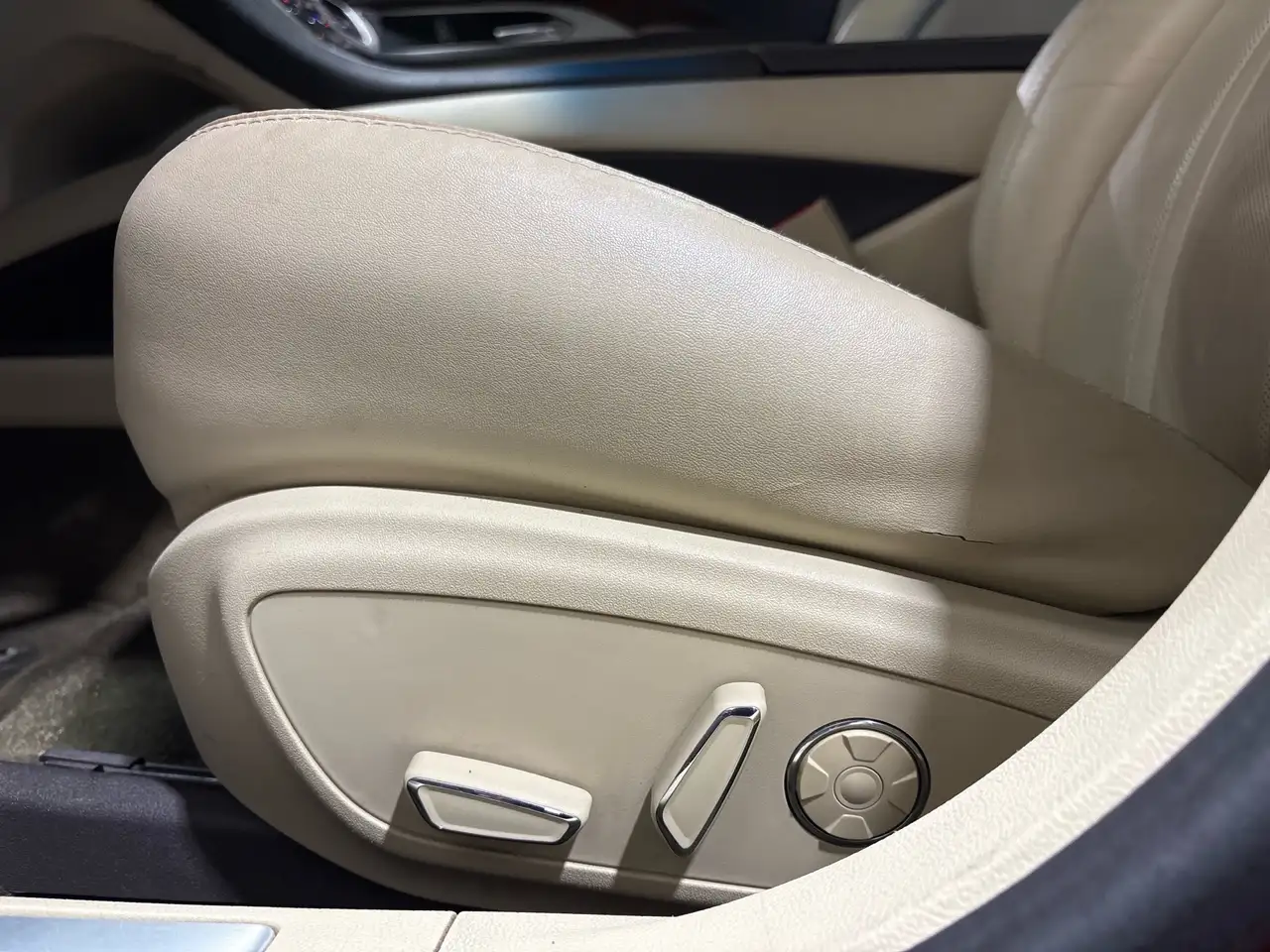 Lincoln MKZ снимка Lincoln MKZ