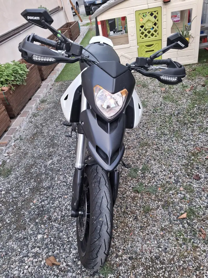 Ducati Hypermotard 796