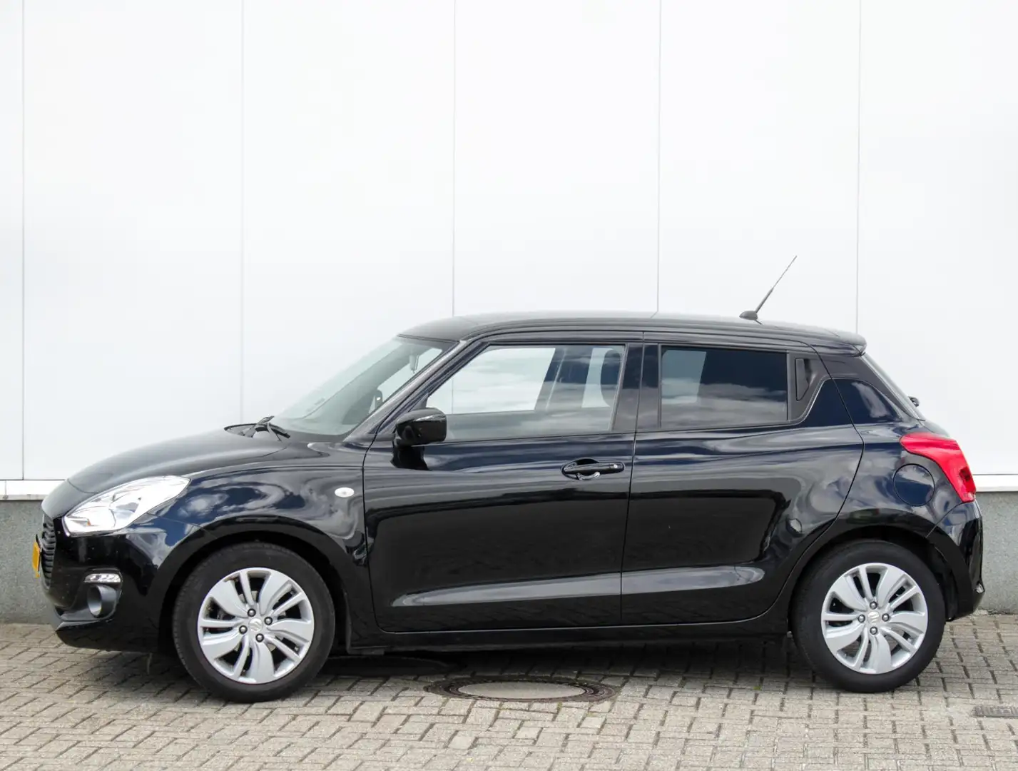 Suzuki Swift 1.2 Select | Navi | Airco | Camera | Park sens | L Zwart - 2