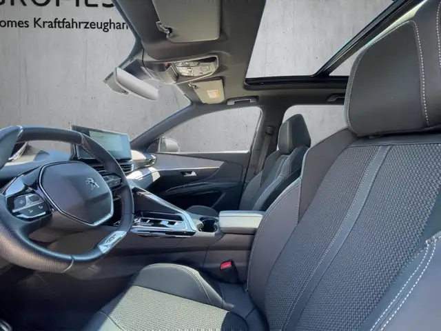 Peugeot 3008 view 9
