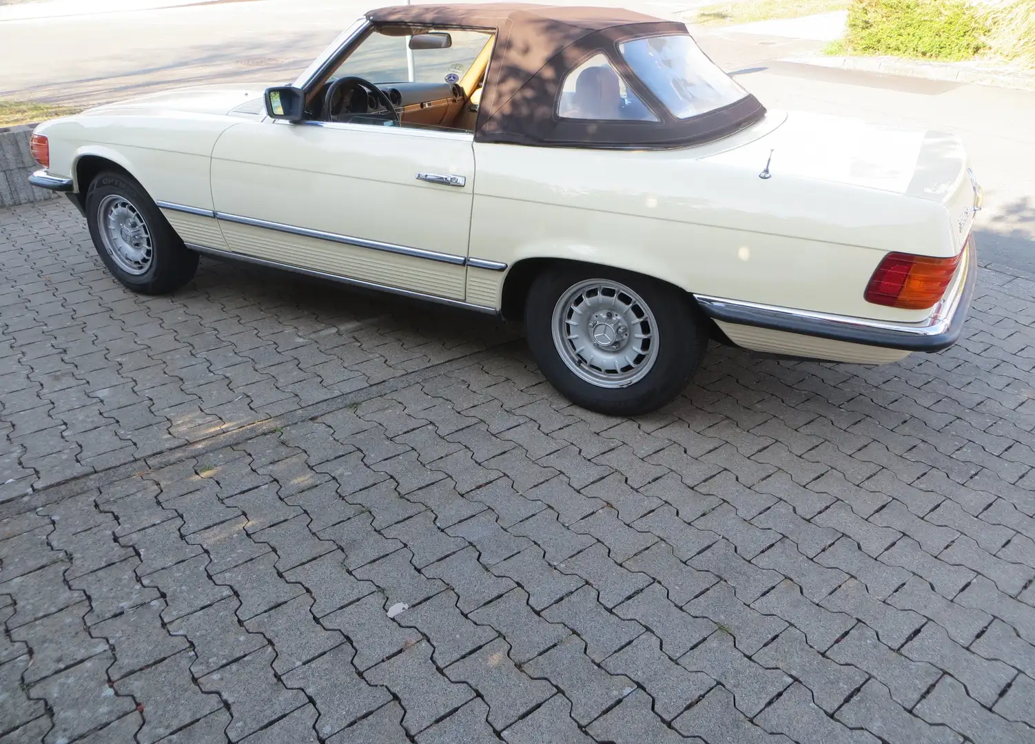 Mercedes-Benz SL 380 Cabrio Бежевий - 1
