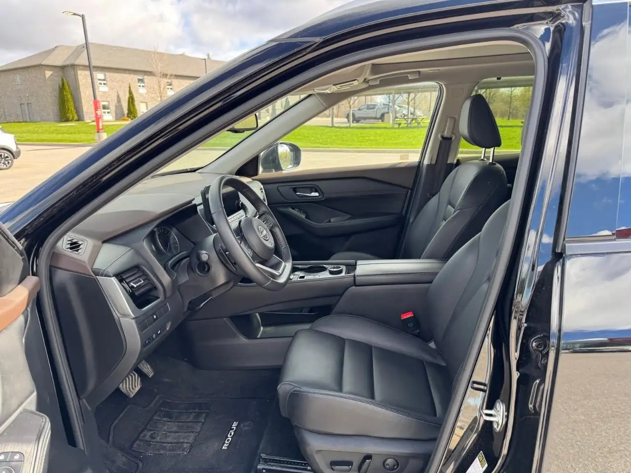 Nissan Rogue снимка Nissan Rogue