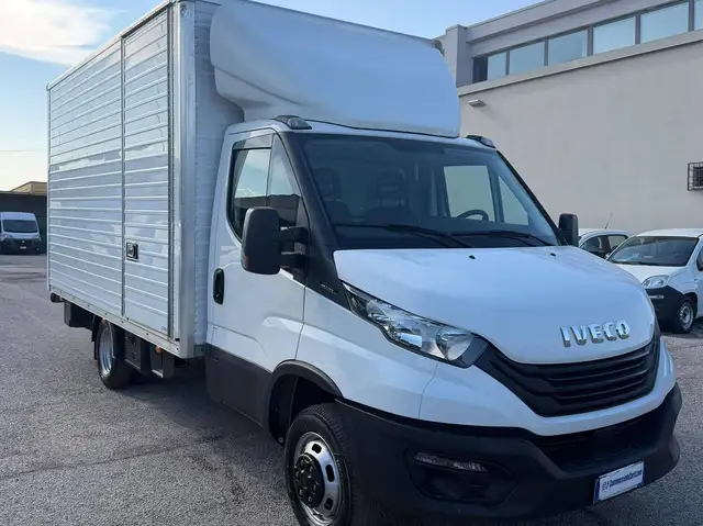 Iveco Daily 35C14 BOX CON SPONDA 3 POSTI - 2024