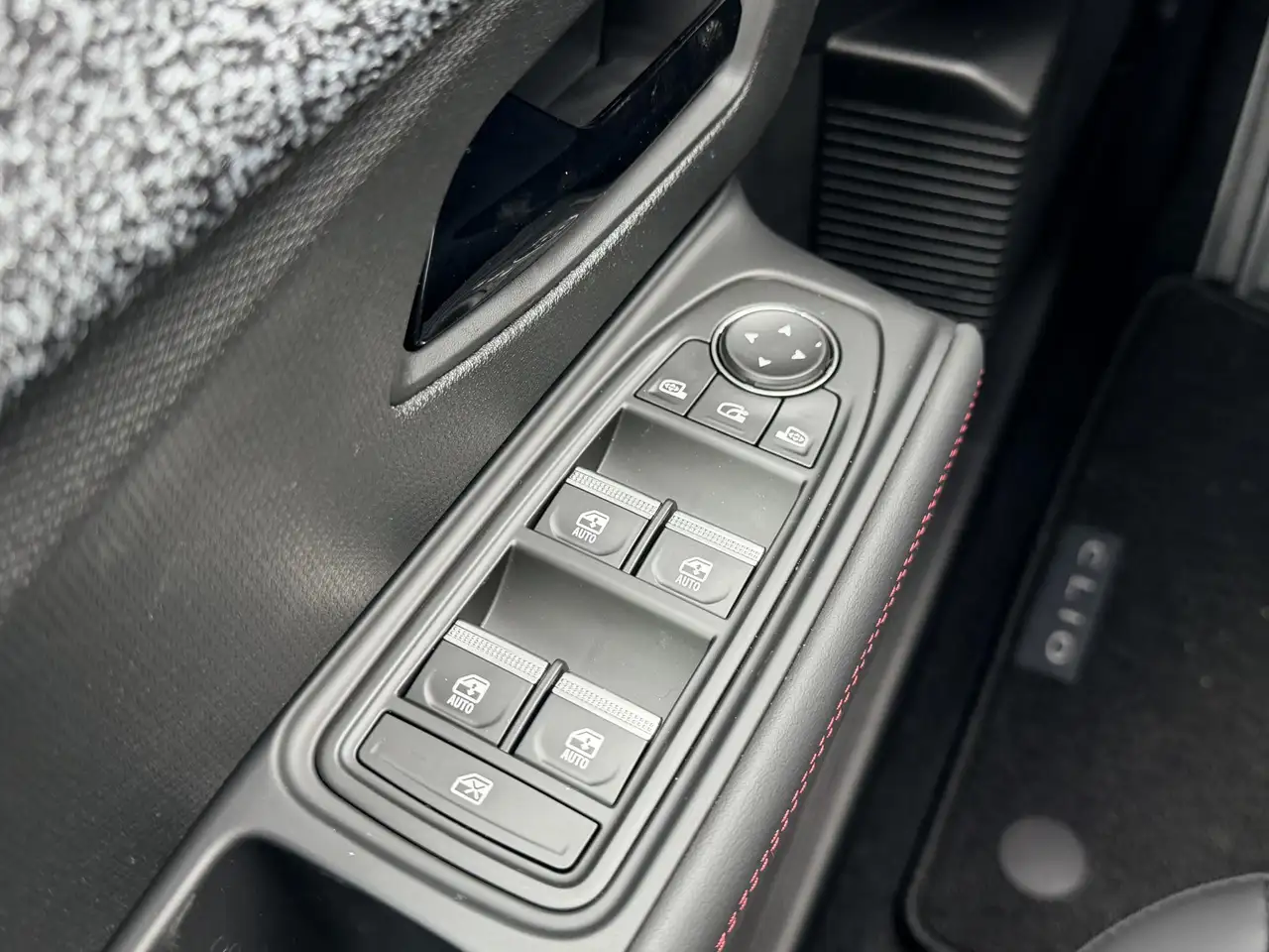 Renault Clio 2026 — фото 18