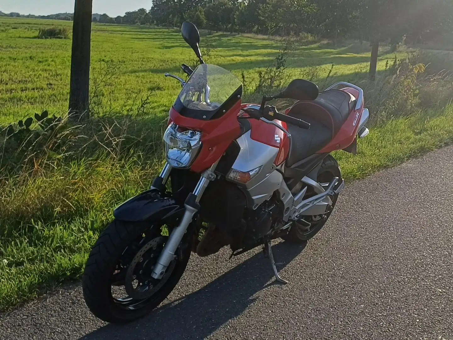Suzuki GSR 600 Roşu - 2