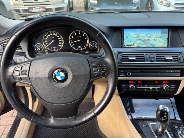 BMW 5 Series view 14