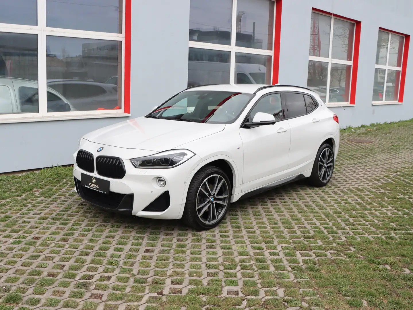 BMW X2 sDrive 18 d M-Sport | LEDER | NAVI | R.KAMERA | Weiß - 2