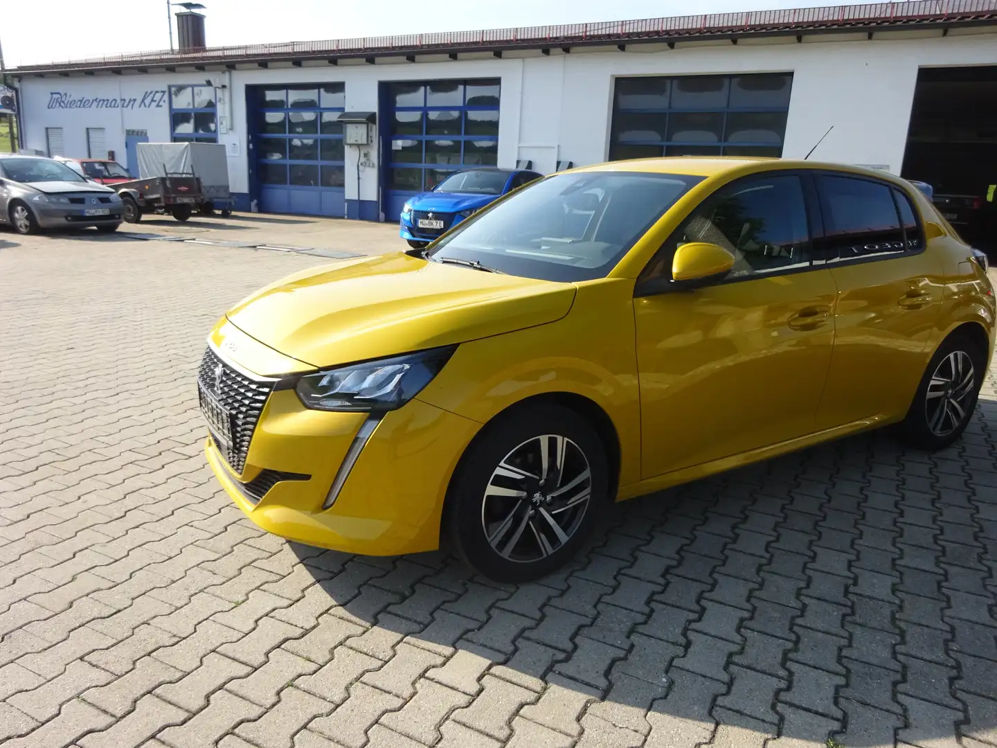 Peugeot 208 Allure Pack/Navi/Klima/1_Hand/10-Zoll Jaune - 2