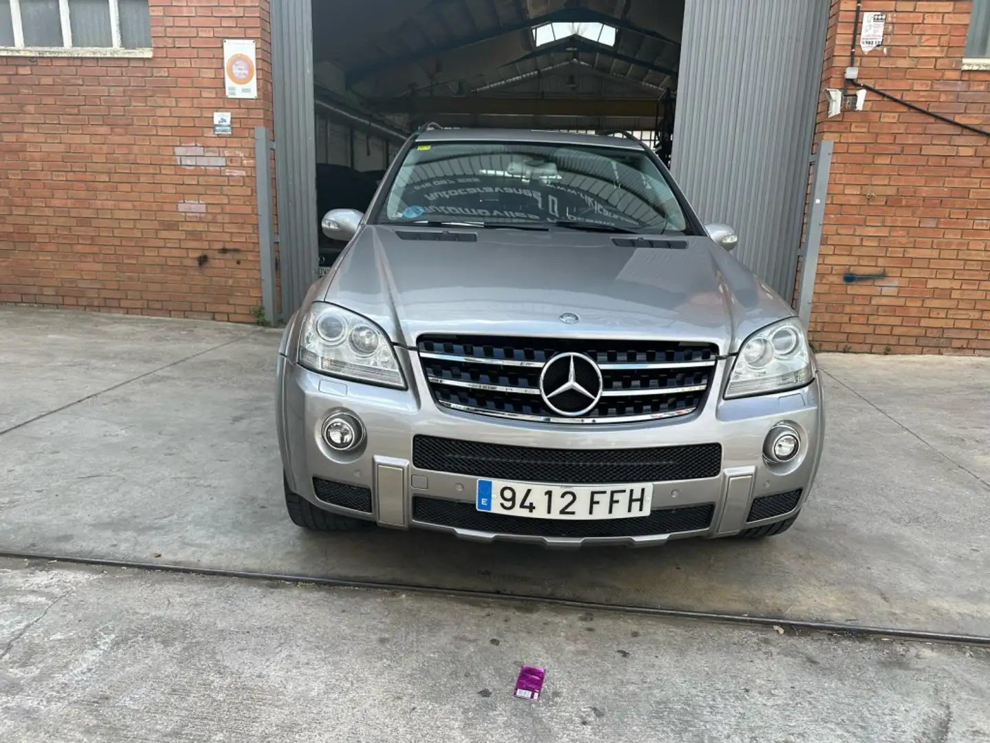 Mercedes-Benz ML 63 AMG Aut. Beige - 2